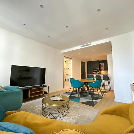 Apartment Centre *